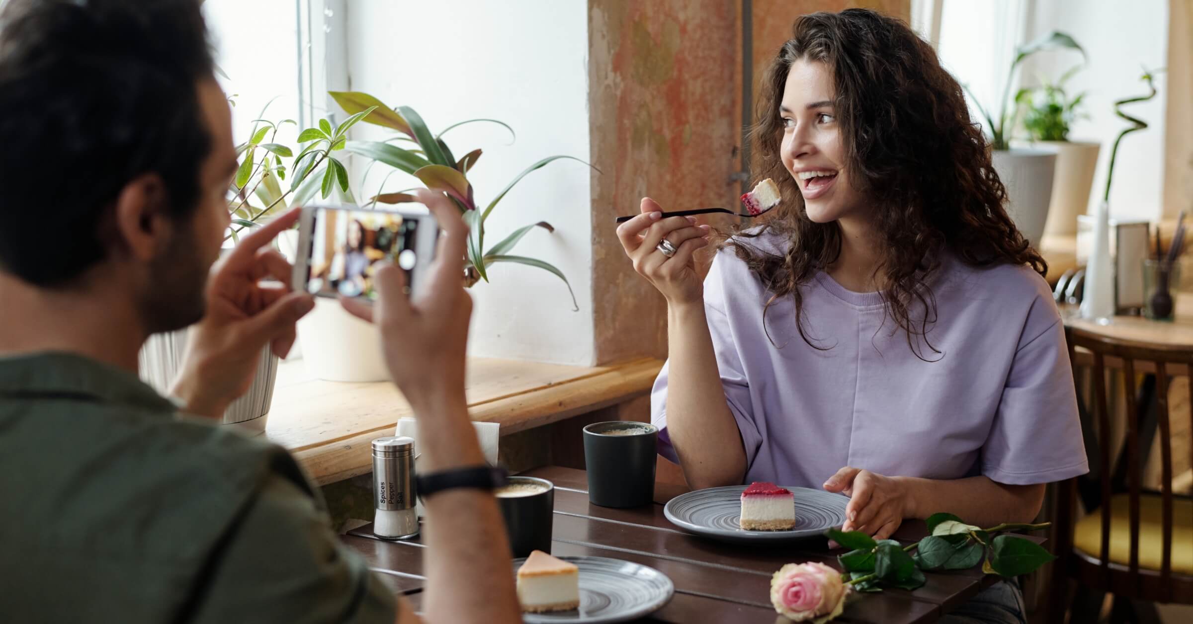 InfluencerMarketing cake 2400x1256 comp